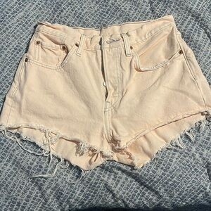 Light pink Levi 501 shorts